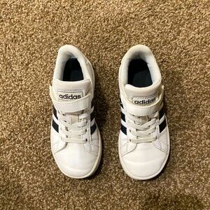 Adidas toddler boys shoes size 11. Used in good condition